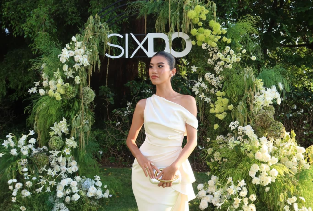 Hòa cùng ánh hoàng hôn Sài Gòn, Cổ Ngân mang đến nét đẹp tinh tế trong buổi trình diễn SIXDO Xuân Hè 2025.