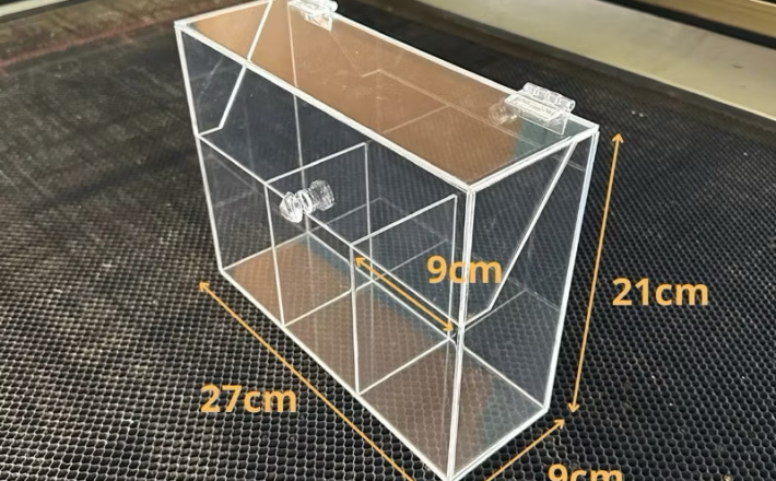 ￼Hộp đựng cọ trang điểm bằng Mica 3 ngăn 