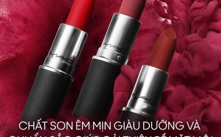 ￼Son thỏi lì MAC Powder Kiss Lipstick đem đến hiệu ứng mịn lì nhẹ môi giúp làm mờ vân môi và dưỡng ẩm 