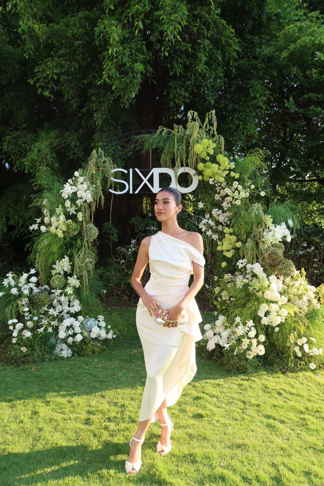 Hòa cùng ánh hoàng hôn Sài Gòn, Cổ Ngân mang đến nét đẹp tinh tế trong buổi trình diễn SIXDO Xuân Hè 2025.