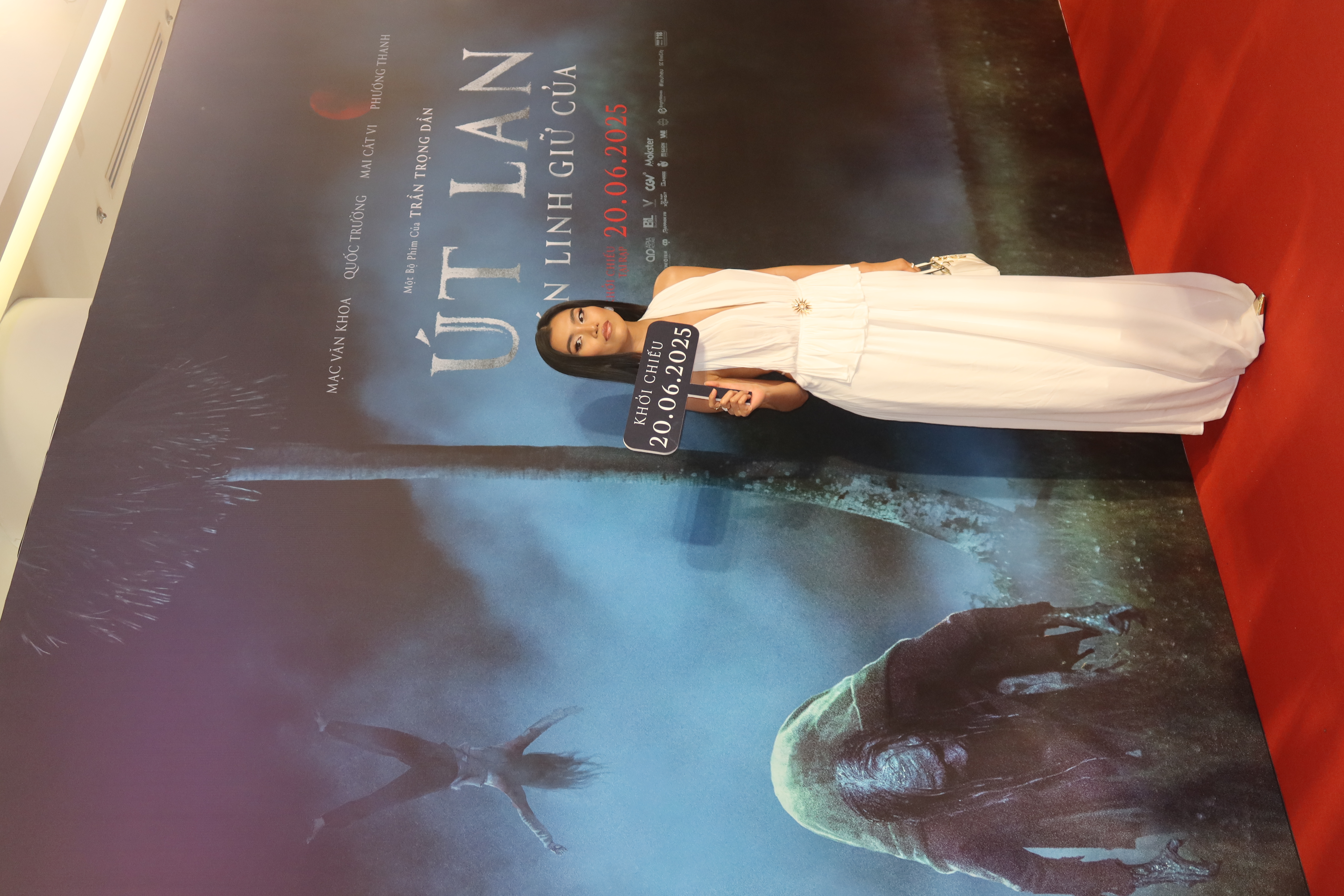 “Út Lan” Oán Linh Giữ Cửa: Khi Tay Còn Lạnh – Trải Nghiệm Kinh Dị Của Ngân! 