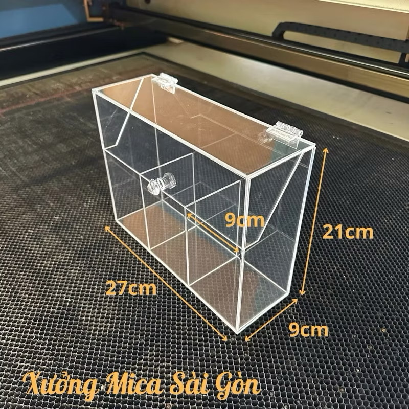 ￼Hộp đựng cọ trang điểm bằng Mica 3 ngăn 
